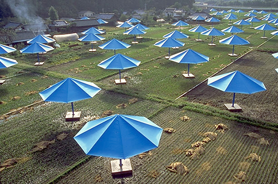 blue_umbrellas-cristo